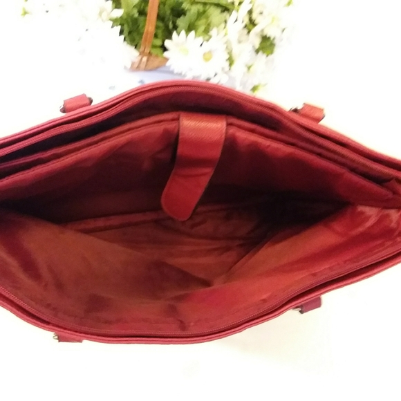 Bueno Burgundy Bag - Picture 9 of 10